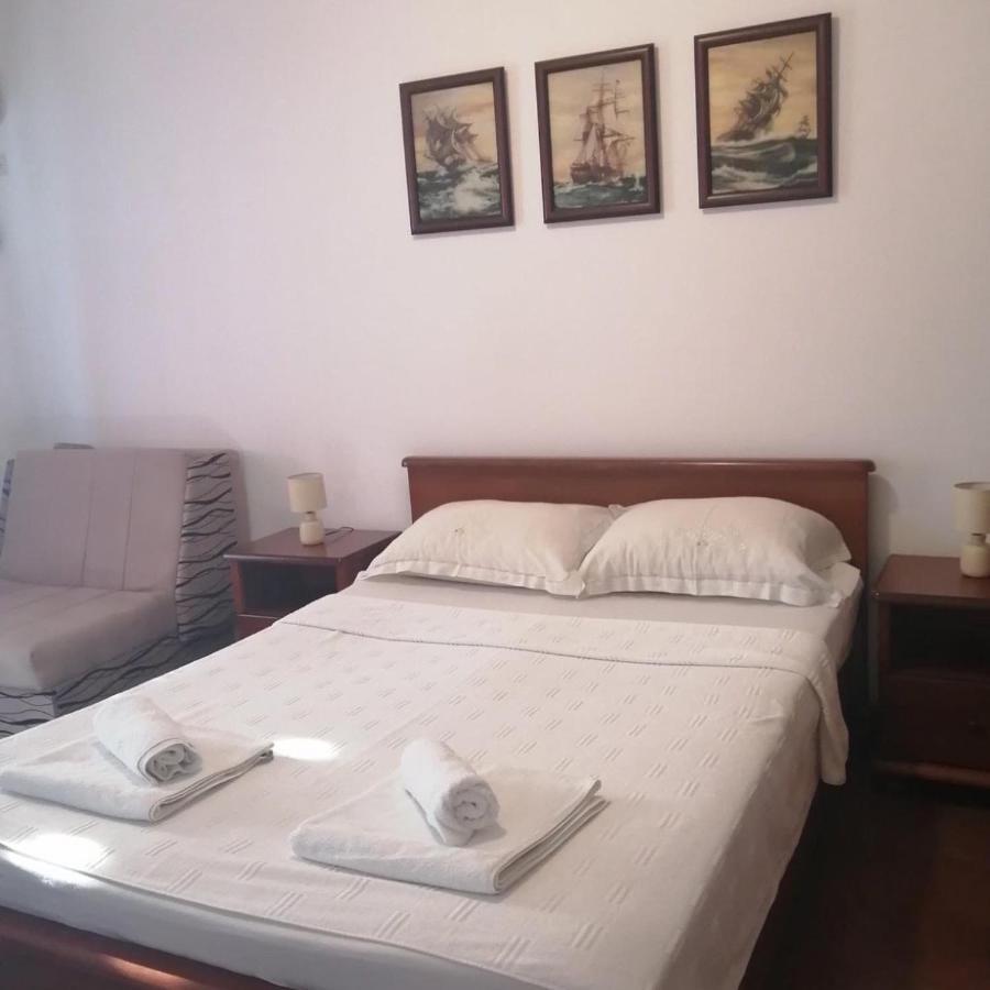 Apartments Muhar Sveti Stefan Bagian luar foto