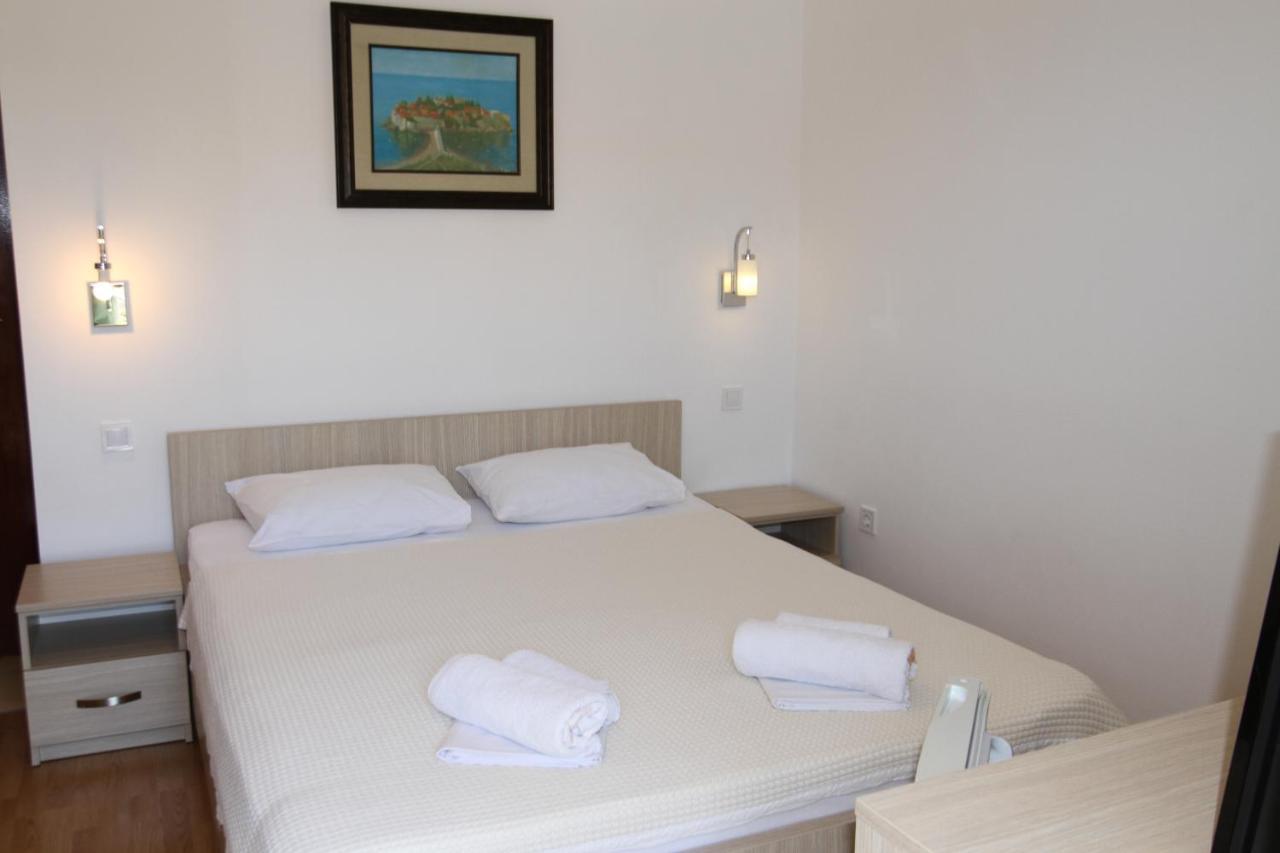 Apartments Muhar Sveti Stefan Bagian luar foto