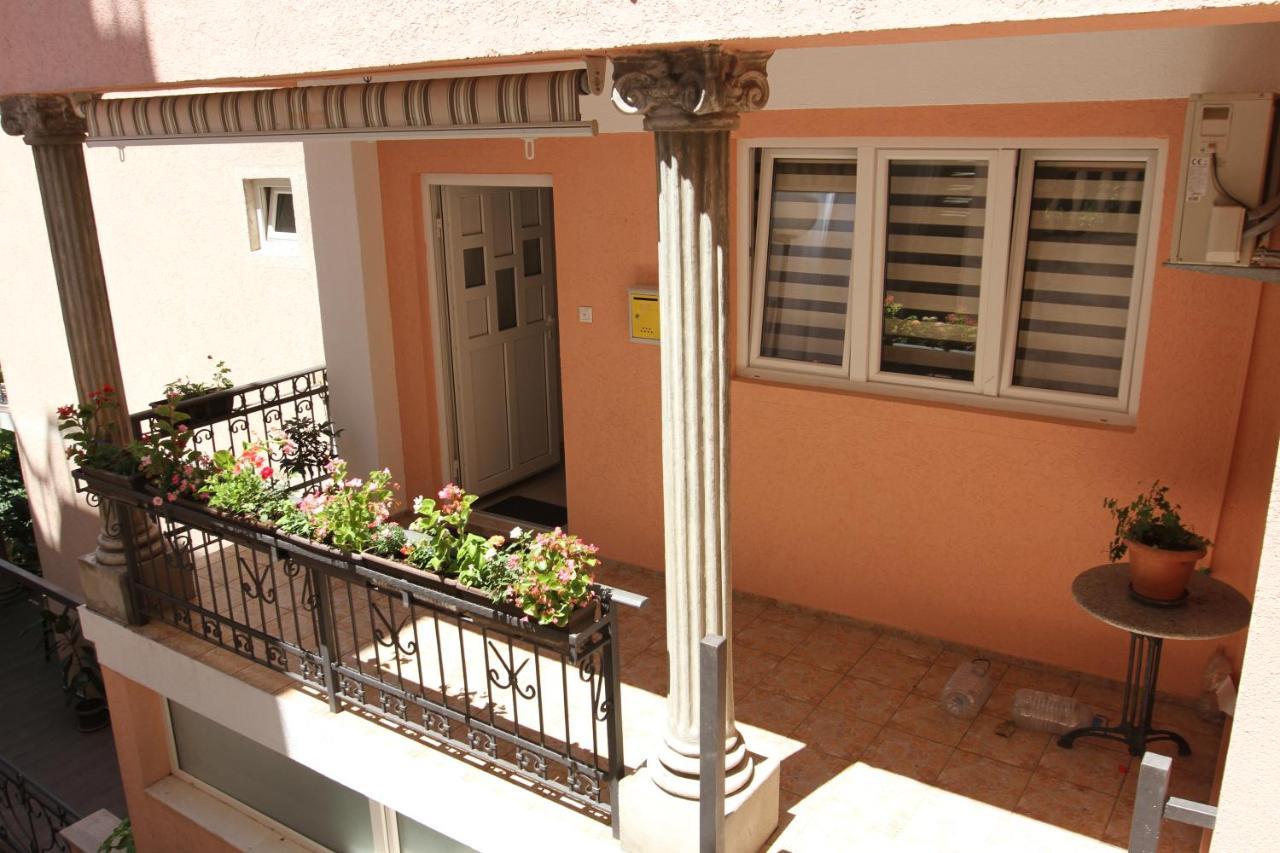 Apartments Muhar Sveti Stefan Bagian luar foto