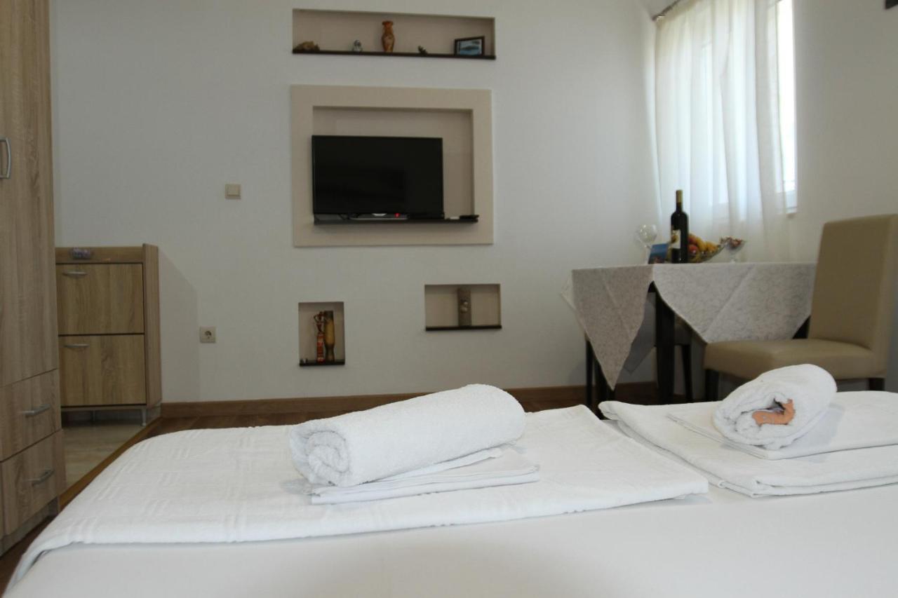 Apartments Muhar Sveti Stefan Bagian luar foto