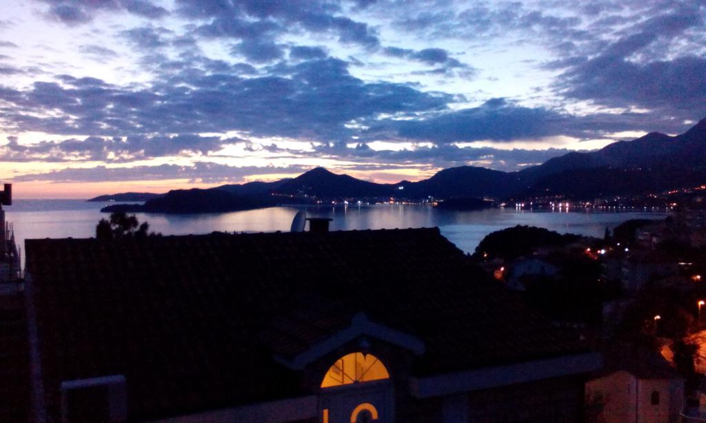Apartments Muhar Sveti Stefan Bagian luar foto