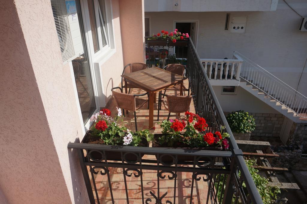 Apartments Muhar Sveti Stefan Bagian luar foto